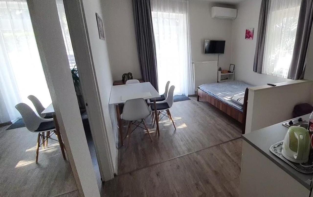 Ancsi Apartmanhaz Balatonlelle Eksteriør billede