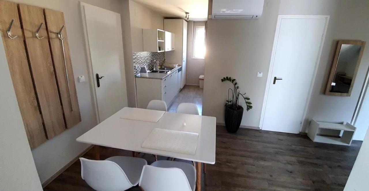 Ancsi Apartmanhaz Balatonlelle Eksteriør billede