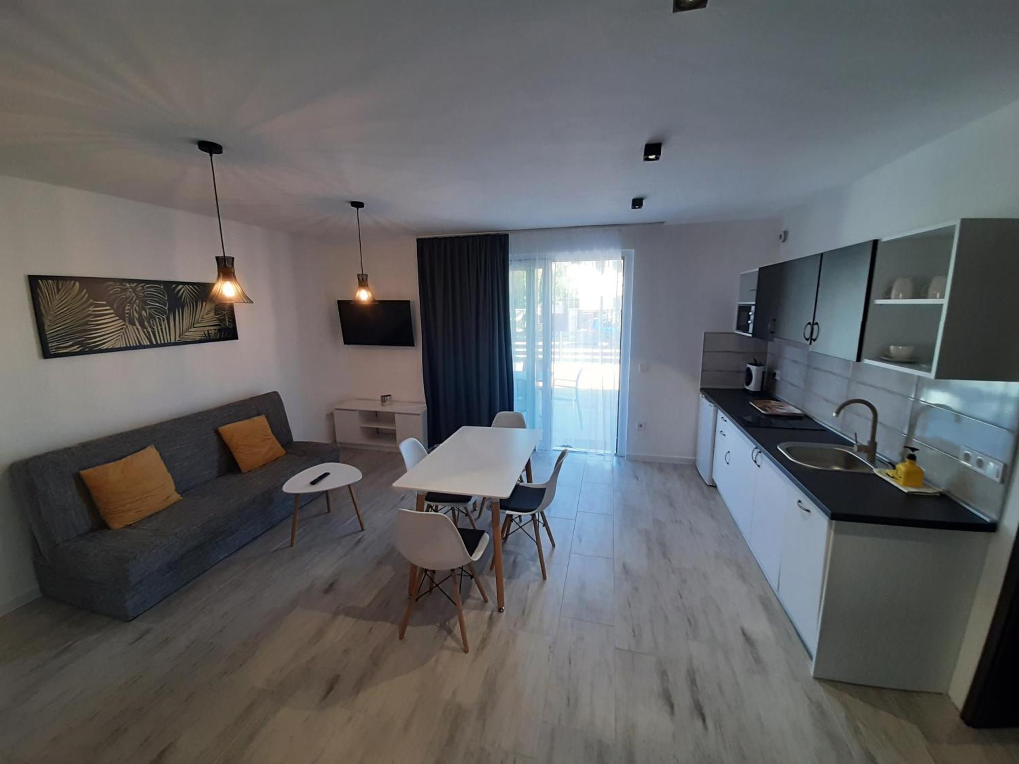Ancsi Apartmanhaz Balatonlelle Eksteriør billede